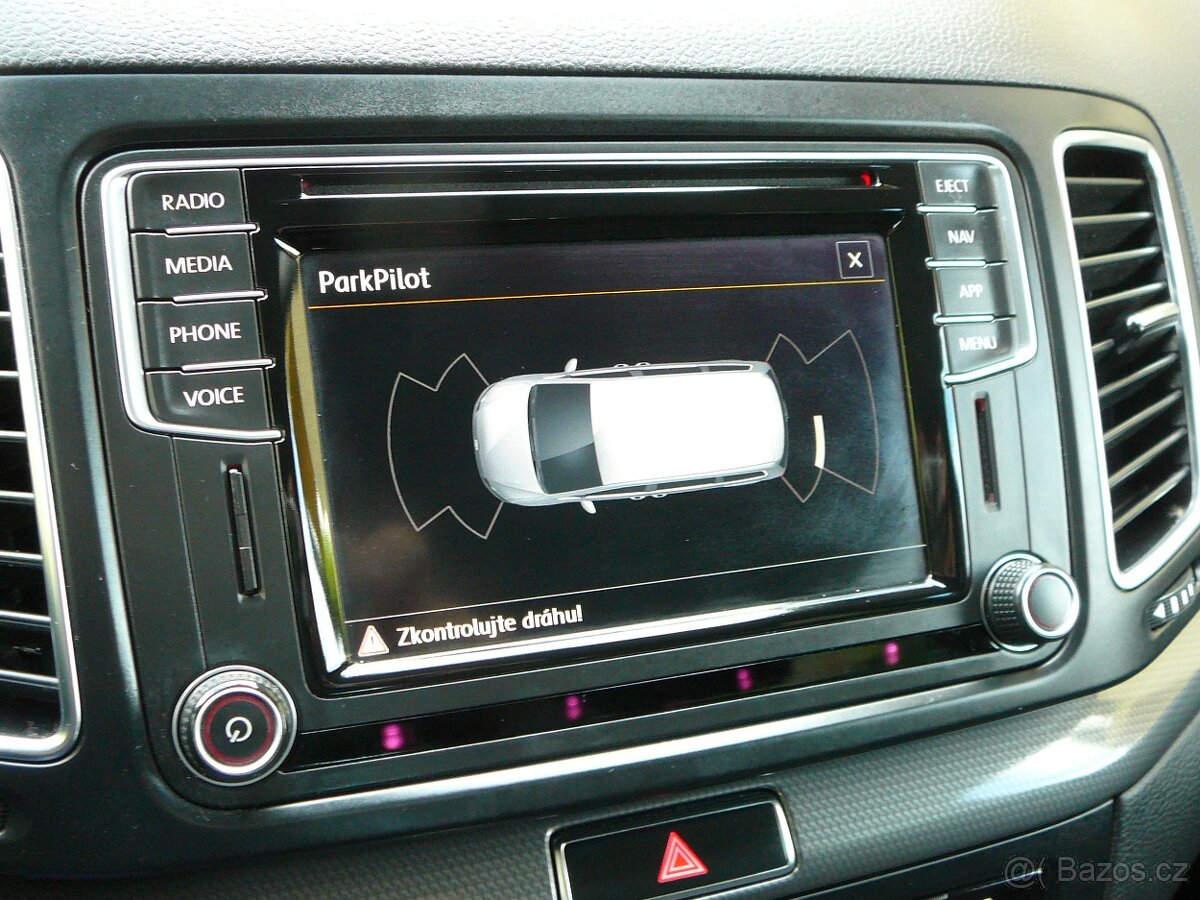 VW SHARAN 2.0 TDI 135KW 7MÍST DSG+F1 NAV ACC FRONT EL.BOČNÍ - 16