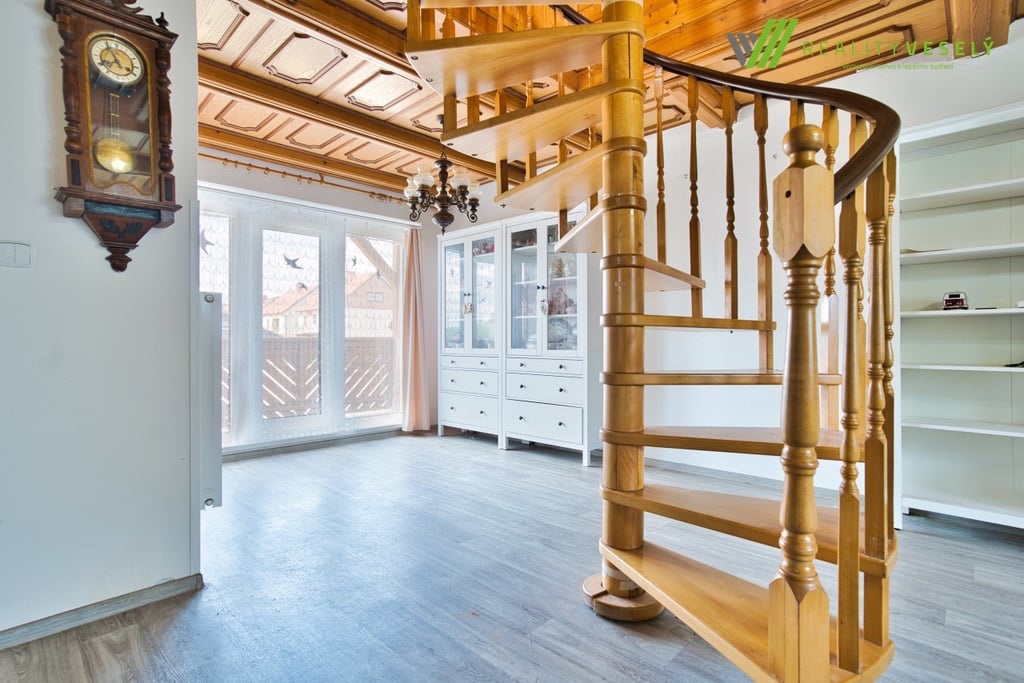 Prodej rodinného domu 4+kk se zahradou, garáží,druhým domem - 16