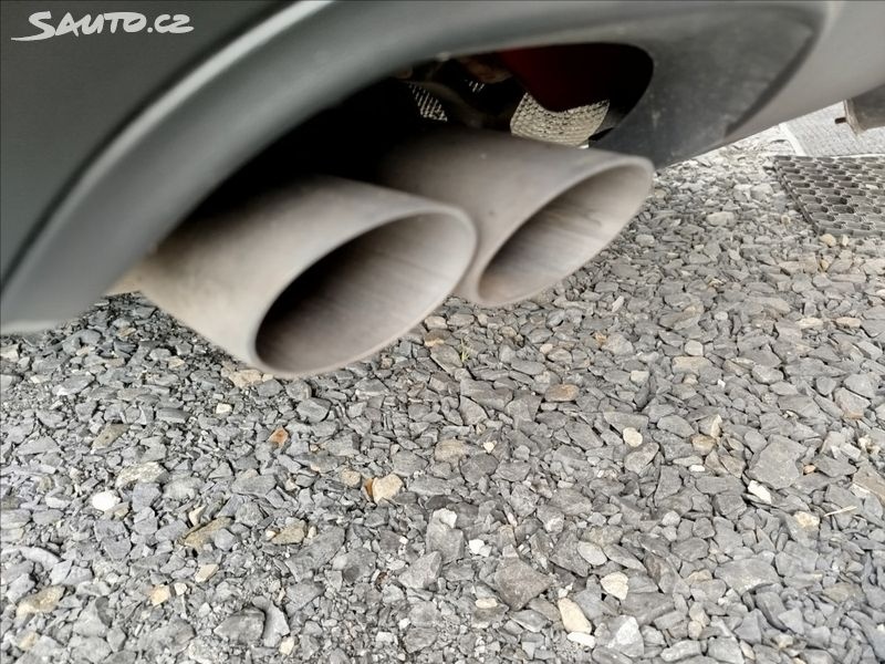 VW Passat 2.0 TDi 103kW, r.v. 6/2010, naj. 258.691 km - 16