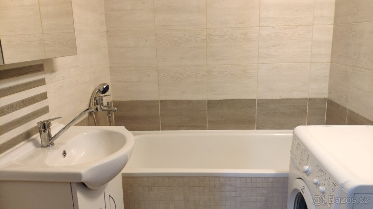 Dlouhodobě pronajmu zařízený a vybavený byt 2+1+ komora - 16