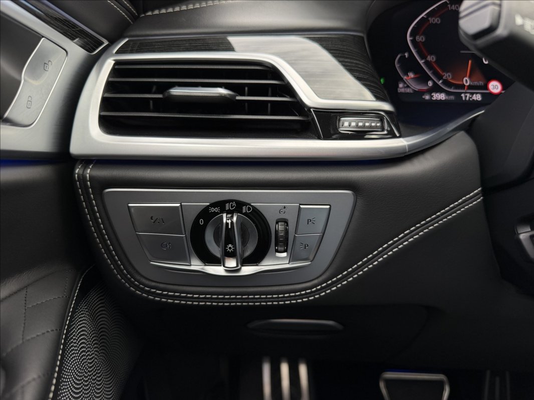 BMW Řada 7 740D Long Individual 2019 - 16