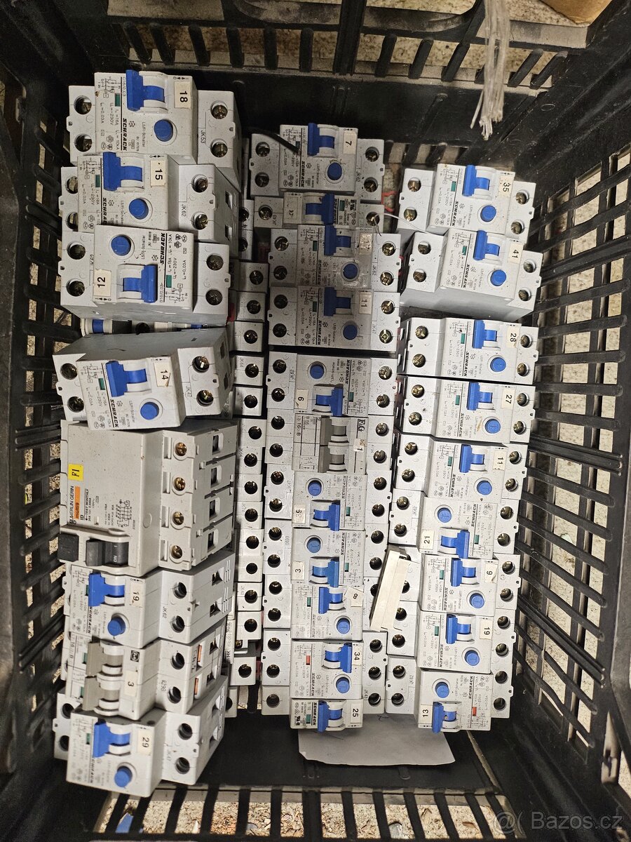 Pojistky jističe trafa prostě vše - 16