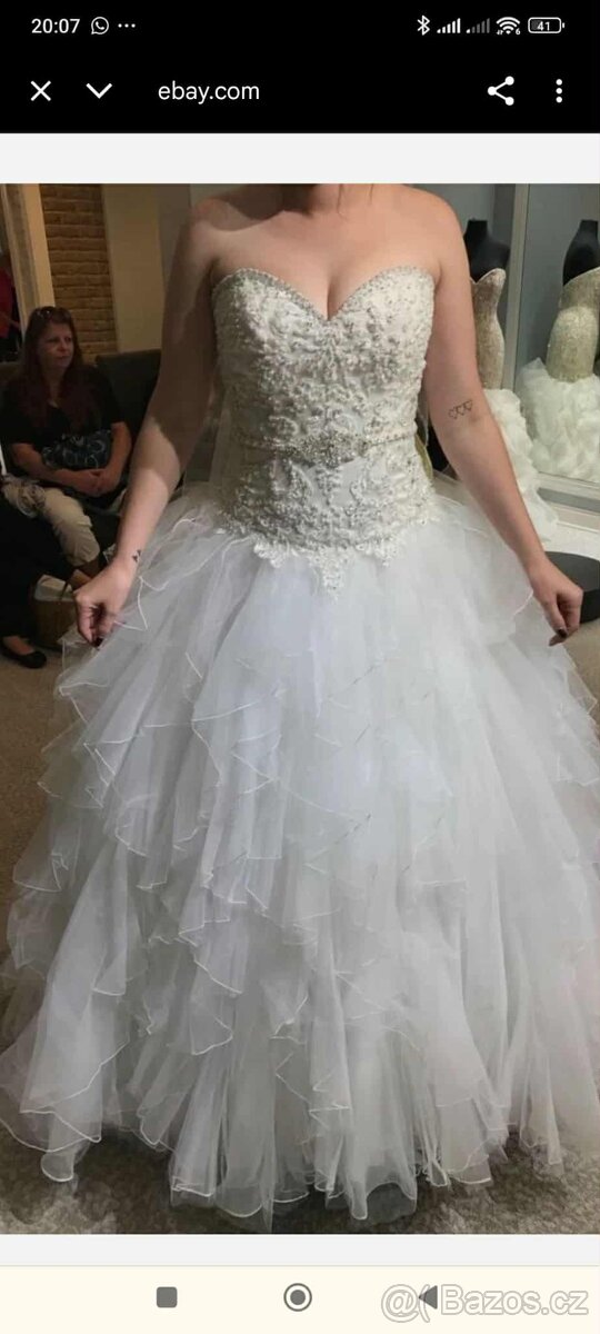 svatebni šaty z vleckou - 16
