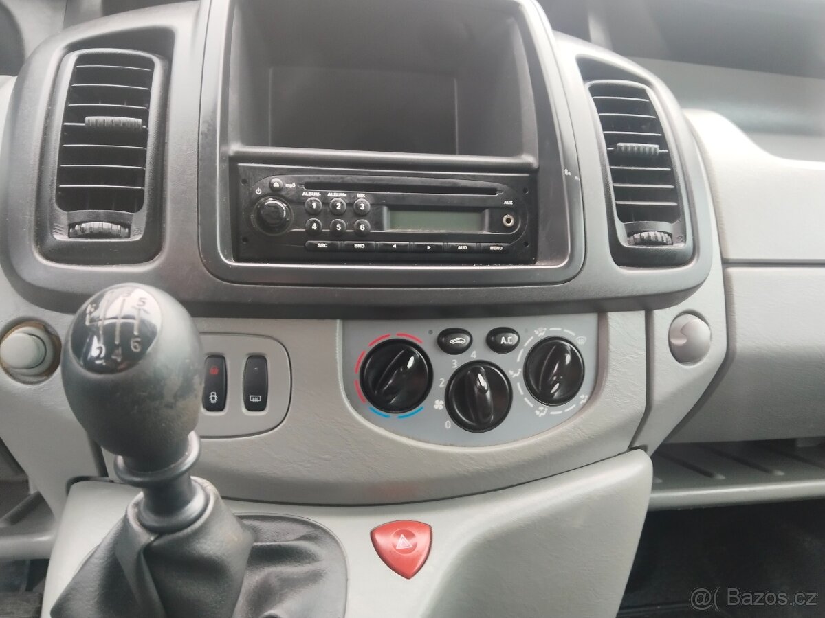 Opel vivaro 2,0cdi,9 míst, klima,doložené km - 16