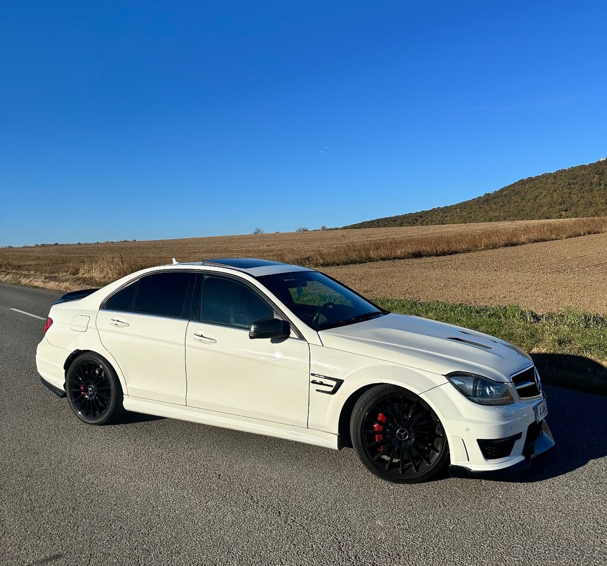 Mercedes-Benz C63 - 16