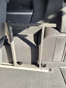 VW multivan T5.1 2.0TDi  103KW- manuál - 2x šoupačky - 16