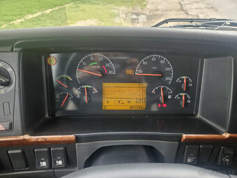 Volvo FM9 6x2 s hydr. ruk + hydr.čelo r.v.2003 - 16