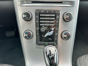 Volvo XC60 2.0D3 110kW AUT NAVIGACE - 16