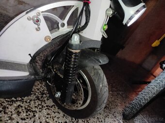 Elektro koloběžka i pro 130kg - 16