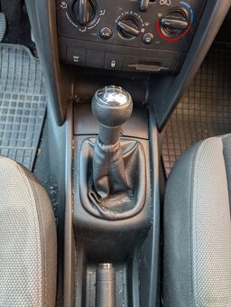 Peugeot 207 1,4 benzín - 16