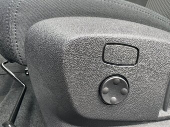 BMW 218d Automat,LED,KeyLess,Navi,Vyhř.Sedačky,El.kufr,zimKo - 16