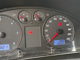 VW TRANSPORTER T5 1.9TDI 77KW 6 MÍST R.V.2004 - 16