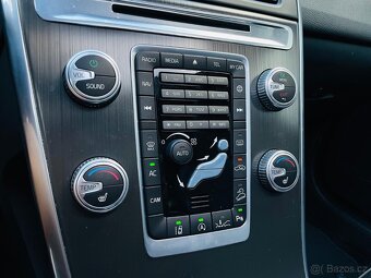 Volvo XC60 2.4D5 4x4 AUT SUMMUM KAMERA TAŽNÉ SERVISKA - 16