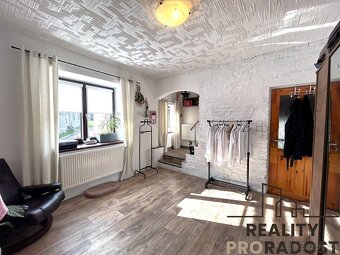 Rodinný dům 7+kk, který má styl, srdce i garáž – Kuchařovice - 16