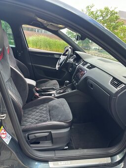 Škoda Octavia RS DSG 4x4 CANTON COLUMBUS WEBASTO - 16