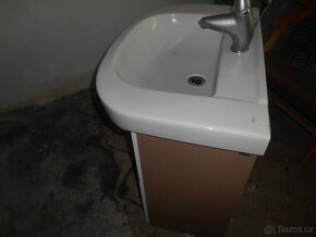 Umývadlo + skříň + baterie - 16