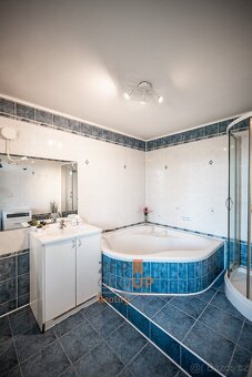 Prodej rodinného domu o rozloze 190 m2, ulice Za Klášterem - - 16