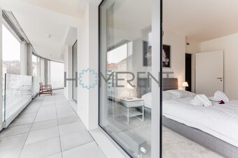 Stylový a prostorný byt 4+kk s panoramatickou lodžií, Praha  - 16