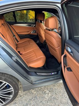 BMW 540i xDrive Limousine - 16