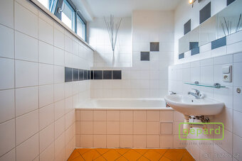 Prodej rodinného domu 123 m2, 4+kk s garáží, pozemek 575 m2, - 16