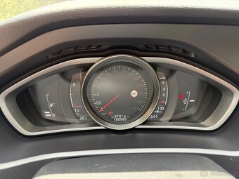 Volvo V40 D3 110 kW, 2017, 1. majitel, nezávislé topení - 16