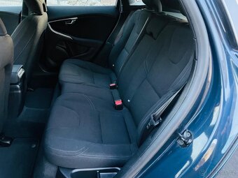 Volvo V40 2.0D3 5VÁLEC MANUÁL KAMERA ODPOČET DPH 1 MAJITEL - 16