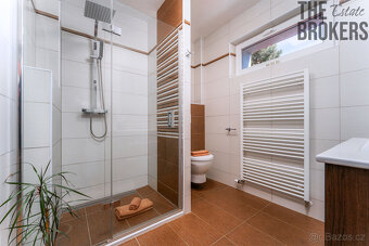 Prodej rodinného domu, celková užitná plocha 187 m², pozemek - 16