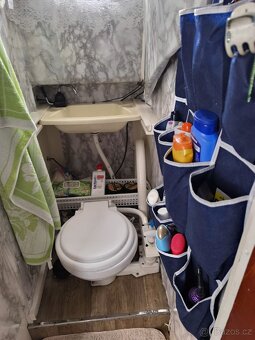 Prodám kajutovou motorovou loď - 16