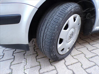 Volkswagen Golf 1,6 i KLIMA,TAŽNÉ ZAŘ. - 16