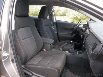 Toyota Auris 1,6 Kombi, r.v. 06/2015, najeto jen 103tkm - 16