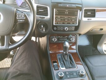 VOLKSWAGEN TOUAREG 3,0TDI,180KW,DVOJÍ SADA KOL - 16