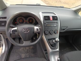 Toyota Auris 1.6 VVT-i AC 6 Kvalt 8/2011 - 16