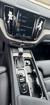Volvo XC60 D5 Momentum AWD A/T - 16