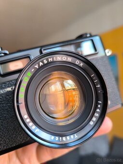 Krásný fotoaparát na film Yashica Electro 35 GTN (černá) - 16