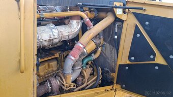 CAT D8T - 16