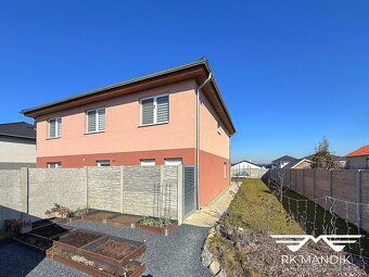 Prodej bytu 3+kk, ~73 m2 se zahradou ~317m2 a 4x stáním pro  - 16