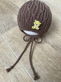 Ručně pletená dětská čepice 3-6 měs. různé barvy - 16