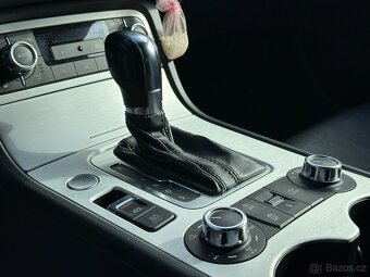 Volkswagen Touareg 2012 - 16