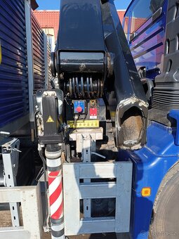 Valník s hydraulickým jeřábem HMF - 16