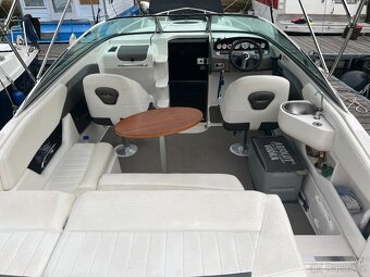 REGAL 2250 5.7MPI kajutový motorový člun - 16