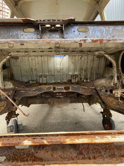 Volkswagen t2b karoséria - 16