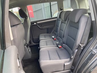 VW Touran 1.6 TDi Navigace,Climatronic - 16