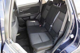 Mitsubishi Outlander z roku 2012 - 16