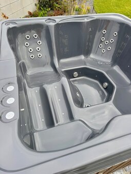 Čtvercová koupací káď (s místem k ležení) - 16