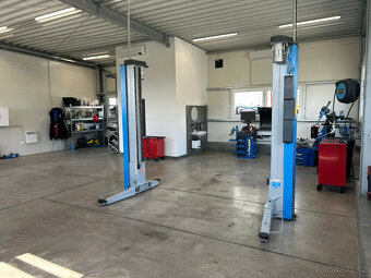 Prodej luxusní novostavby haly, autoservis, 3000m2 pozemek - - 16