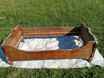 Válendy, skříňky, postele, staroýitmé postele po prababičce - 16