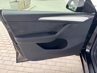 Tesla Model Y - 16