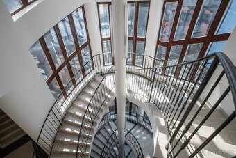 Prodej luxusního bytu 137m2 Divadelní nám. Karlovy Vary - 16