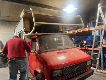 Obytný automobil fiat - 16