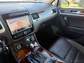 VOLKSWAGEN TOUAREG 3.0 TDI 180KW  TOP VYBAVA WEBASTO XENONY - 16